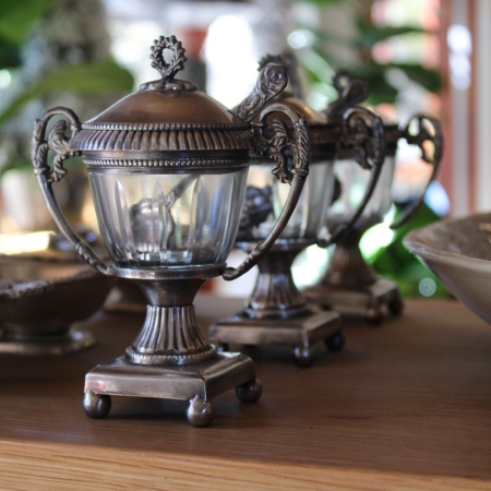 Condiment Pot Trophy 11x7x14cm – Decorative Accent